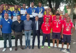 La premiazione delle terne A maschili con il sindaco Ezio Donadio e il consigliere comunale Giovanni Cismondi